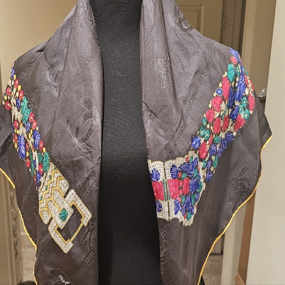 CARTIER 100% Silk Scarf EUC - Picture 9 of 11